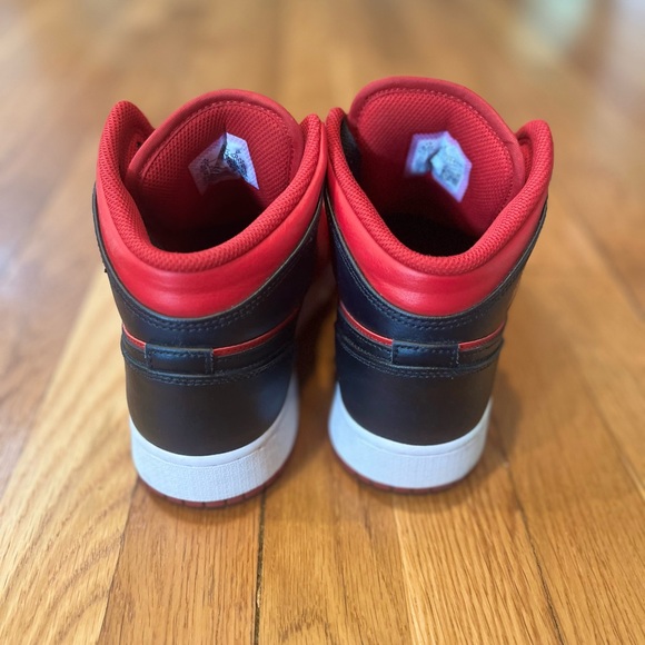 Nike Jordan’s black and red - Picture 3 of 4